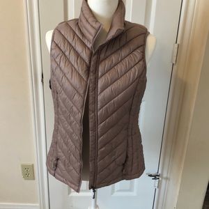 NWOT 32 Degrees zip up vest size small!